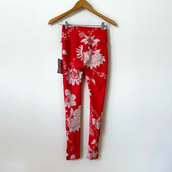Free People Movement Tropical Floral Print Red Prairie Leggings Ankle Cutout XS - Picture 3 of 17